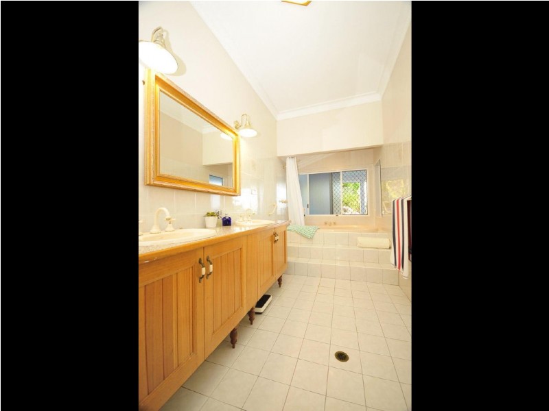 42 Walsh Street, Edge Hill QLD 4870