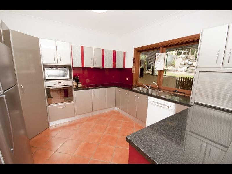 11 Forum Close, Mooroobool QLD 4870