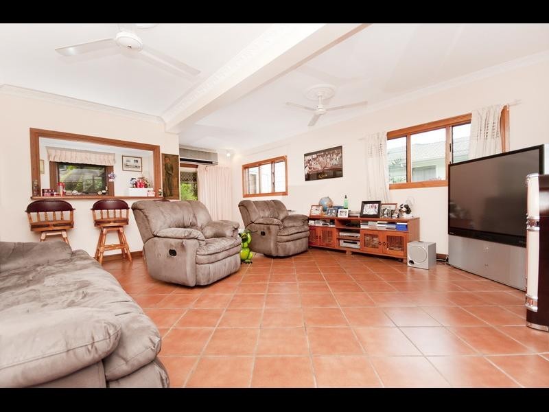 11 Forum Close, Mooroobool QLD 4870