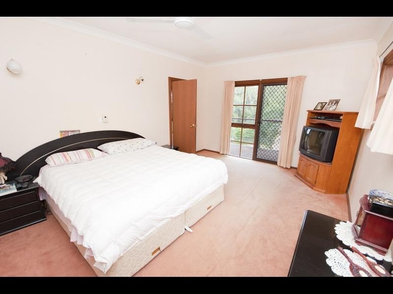11 Forum Close, Mooroobool QLD 4870