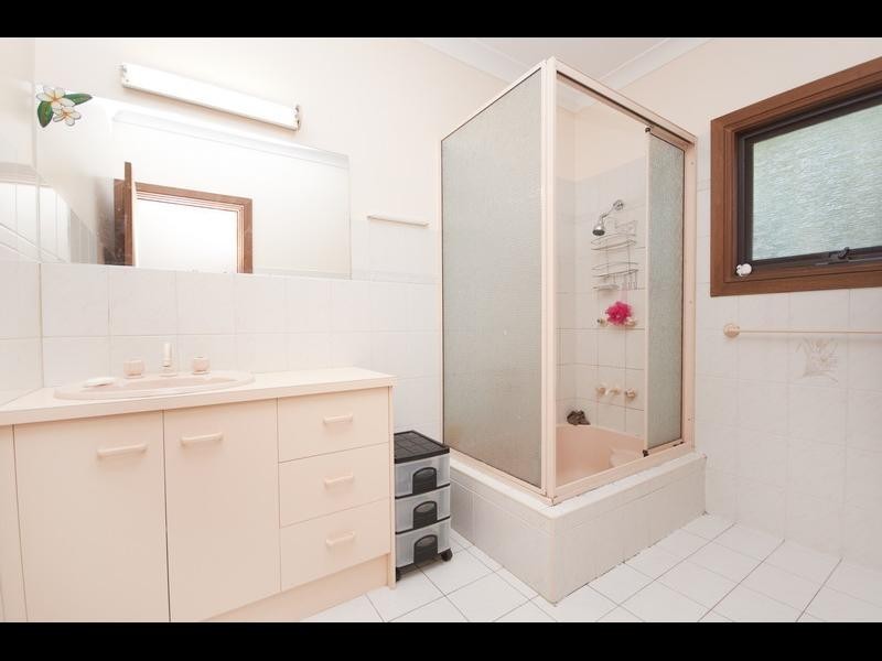 11 Forum Close, Mooroobool QLD 4870