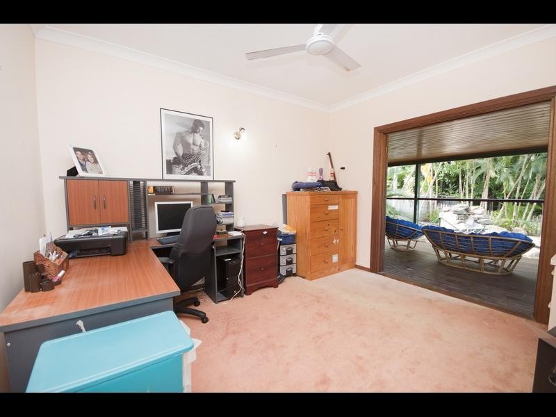 11 Forum Close, Mooroobool QLD 4870