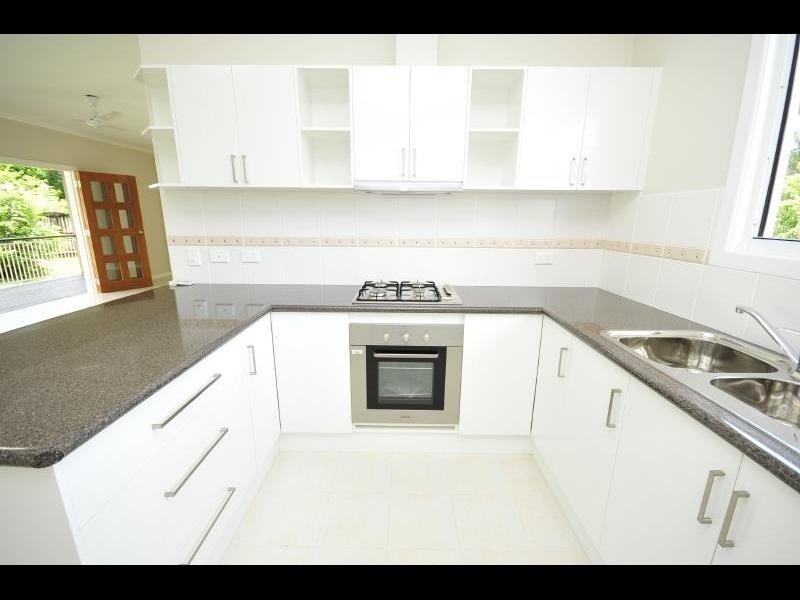 4 Diwi Diwi Street, Manoora QLD 4870