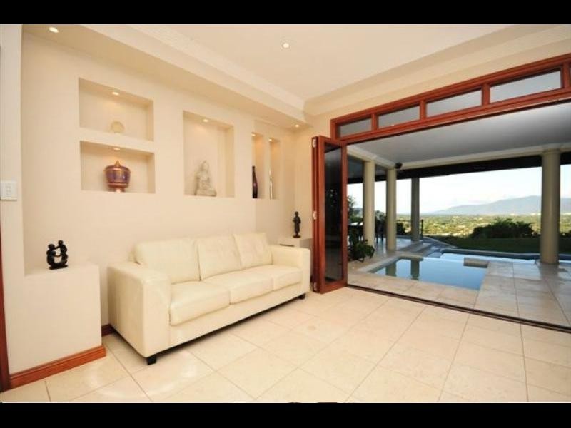 30 East Parkridge Drive, Brinsmead QLD 4870