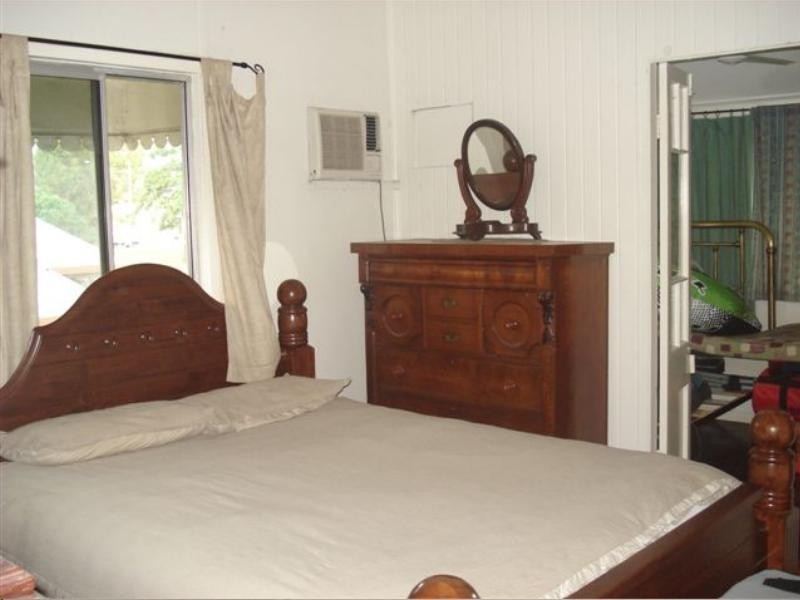 138  Pease Street, Manoora QLD 4870