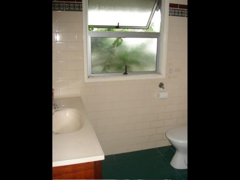 138  Pease Street, Manoora QLD 4870