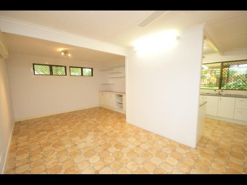 43 Alberta Drive, Woree QLD 4868