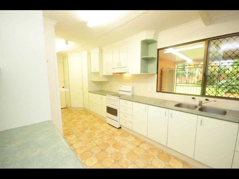 43 Alberta Drive, Woree QLD 4868