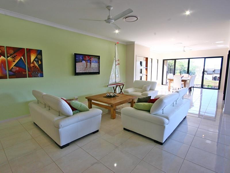 35 Catamaran Circuit, Trinity Beach QLD 4879