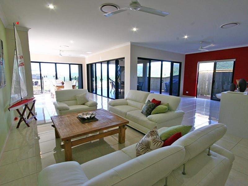 35 Catamaran Circuit, Trinity Beach QLD 4879