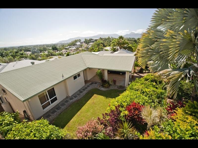 13 Woodmont Place, Mooroobool QLD 4870
