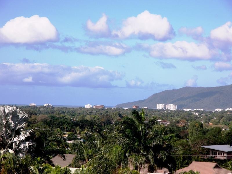 13 Woodmont Place, Mooroobool QLD 4870