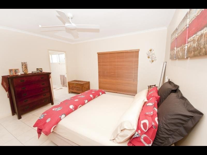 13 Woodmont Place, Mooroobool QLD 4870