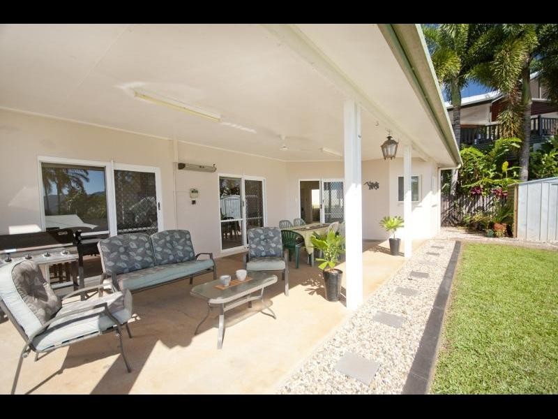 13 Woodmont Place, Mooroobool QLD 4870