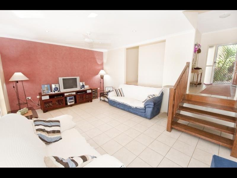 13 Woodmont Place, Mooroobool QLD 4870