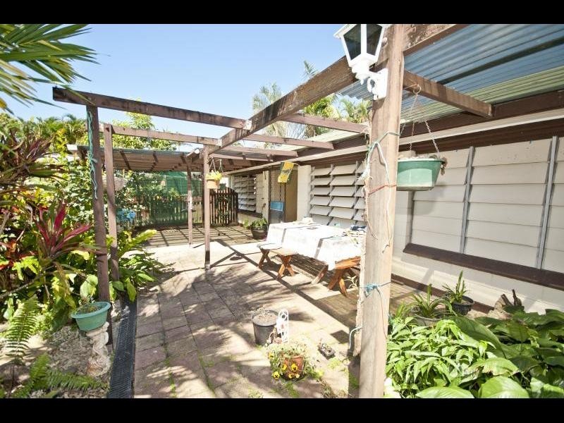 28  Pepperina Street, Mooroobool QLD 4870