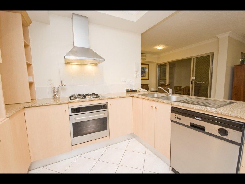 1301/2 Greenslopes Street, Cairns North QLD 4870