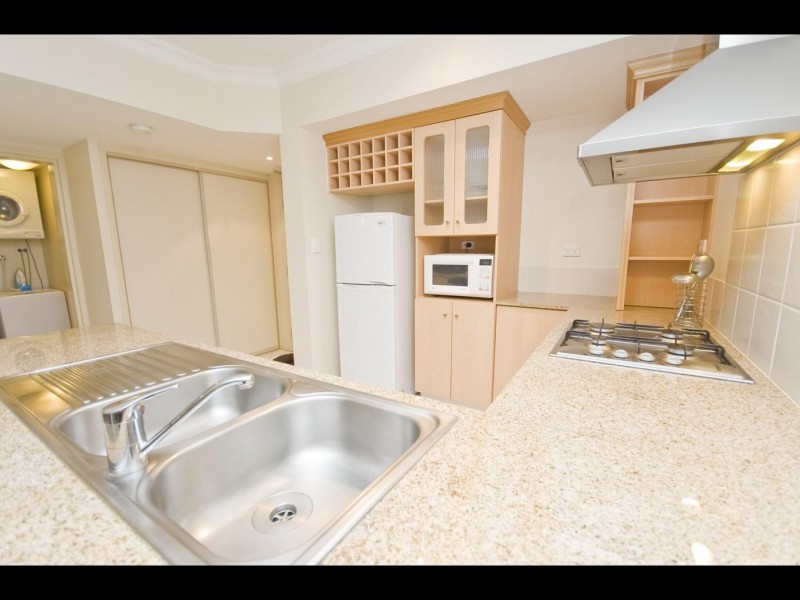 1301/2 Greenslopes Street, Cairns North QLD 4870