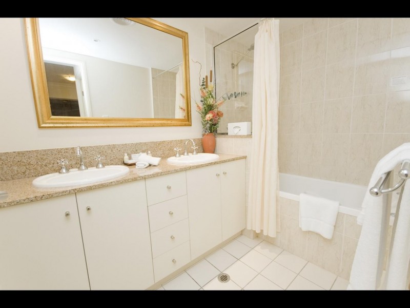 1301/2 Greenslopes Street, Cairns North QLD 4870