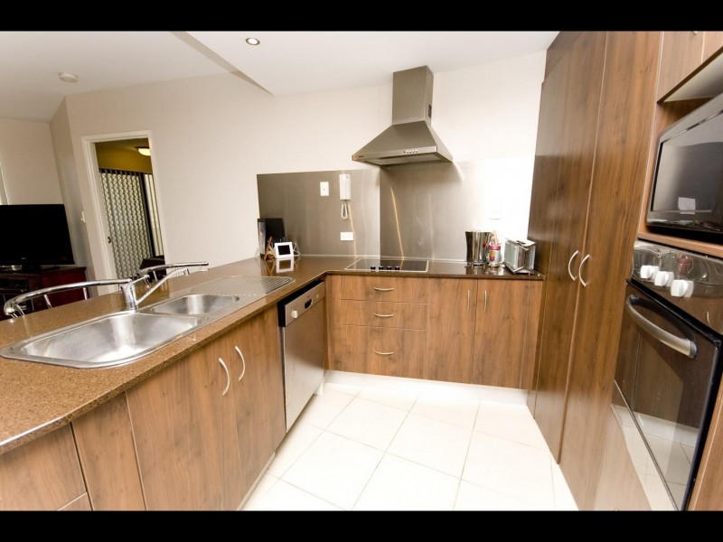 3/351 Lake Street, Cairns North QLD 4870