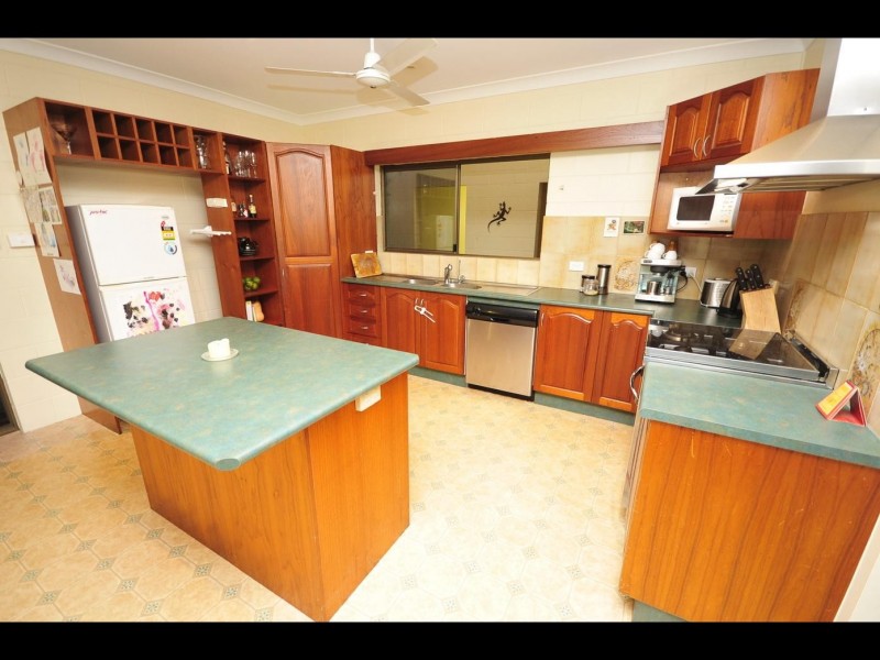 6 Watkins Close, Mooroobool QLD 4870