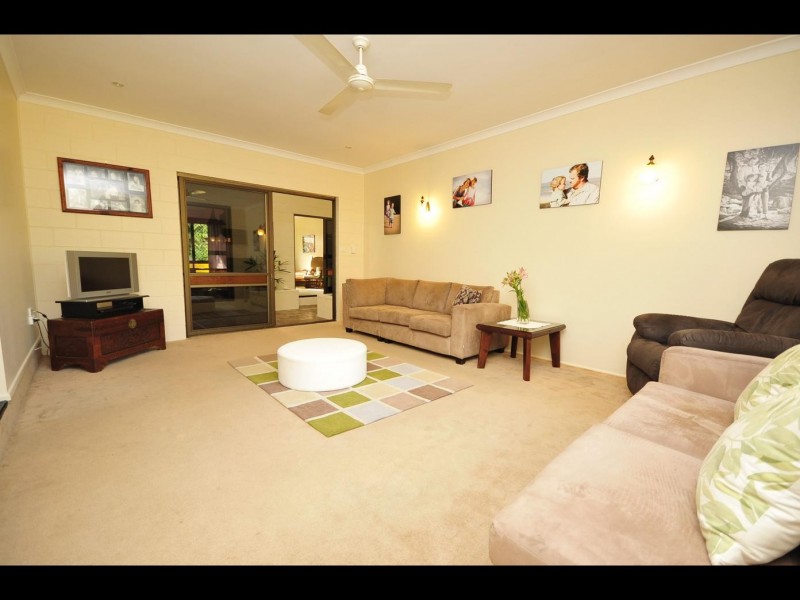 6 Watkins Close, Mooroobool QLD 4870