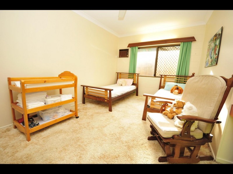 6 Watkins Close, Mooroobool QLD 4870