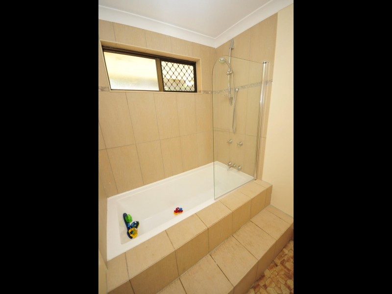 6 Watkins Close, Mooroobool QLD 4870