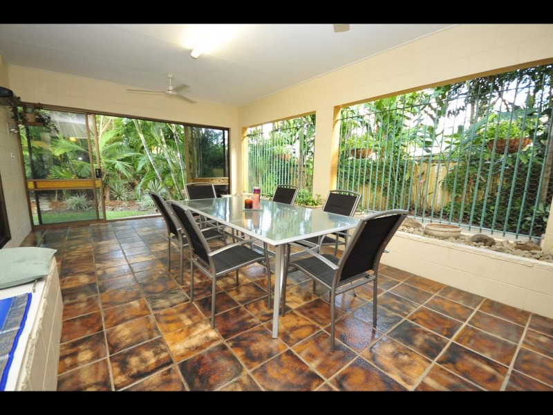 6 Watkins Close, Mooroobool QLD 4870