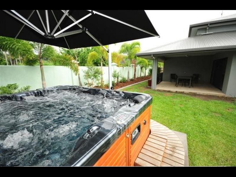 6 Edge Close, Kewarra Beach QLD 4879