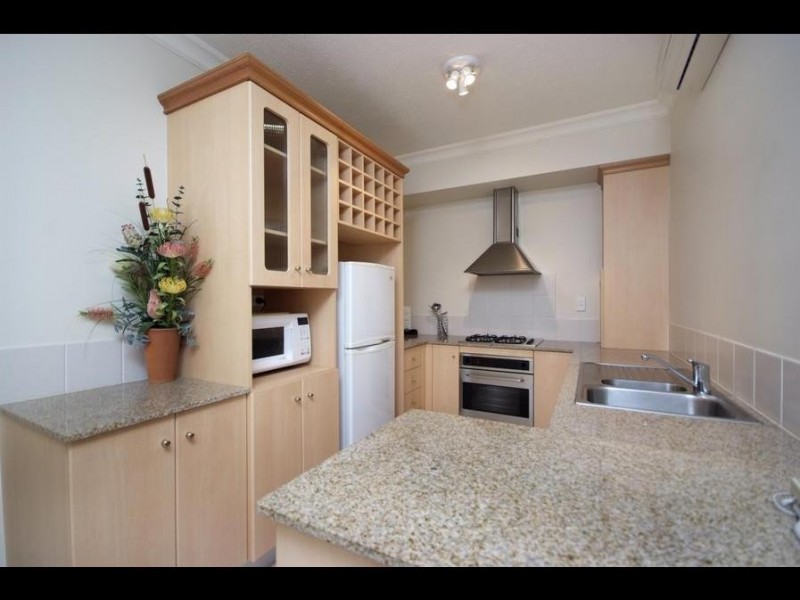 1112/2 Greenslopes Street, Cairns North QLD 4870