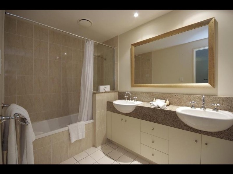 1112/2 Greenslopes Street, Cairns North QLD 4870