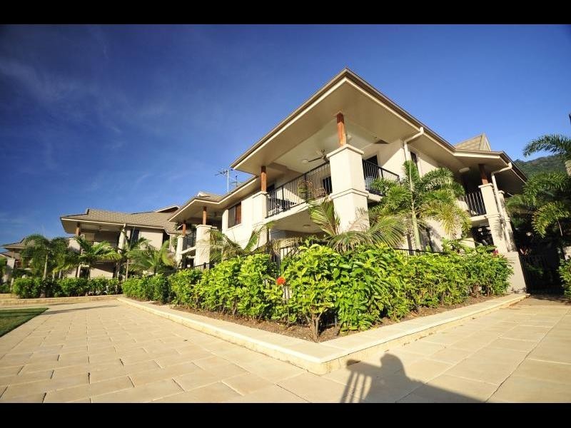 28/1 Robson Street, Mooroobool QLD 4870