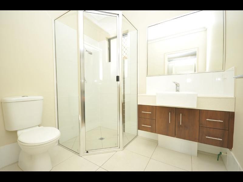 28/1 Robson Street, Mooroobool QLD 4870