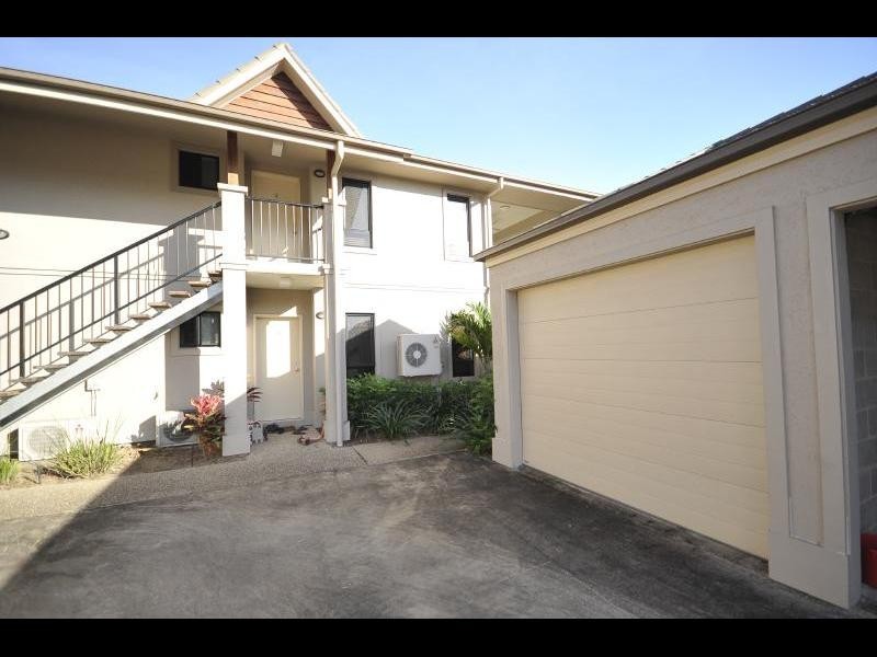 28/1 Robson Street, Mooroobool QLD 4870