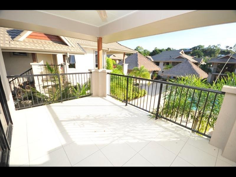 28/1 Robson Street, Mooroobool QLD 4870