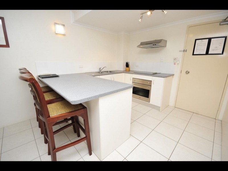 3/239 Lake Street, Cairns North QLD 4870