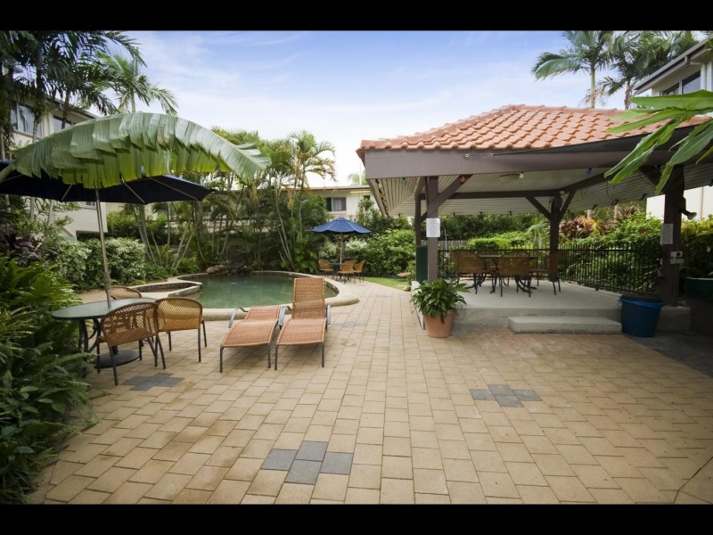 3/239 Lake Street, Cairns North QLD 4870
