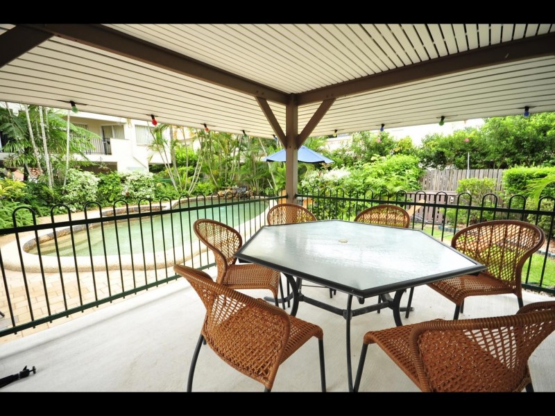 3/239 Lake Street, Cairns North QLD 4870