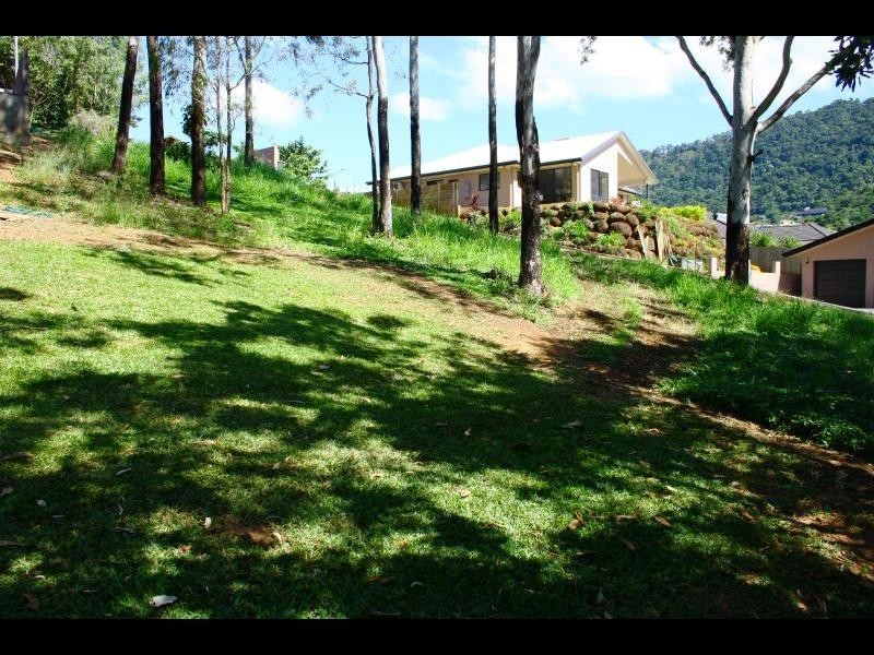 13 Eleanor Close, Mooroobool QLD 4870