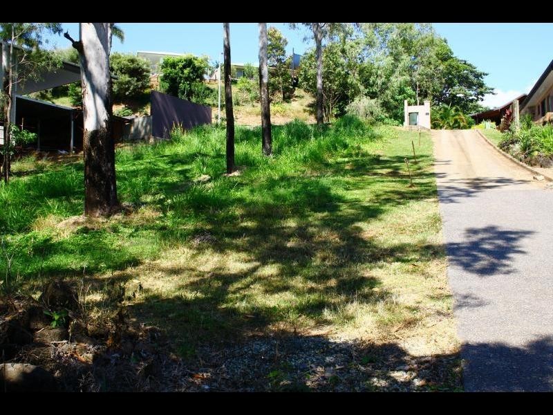 13 Eleanor Close, Mooroobool QLD 4870