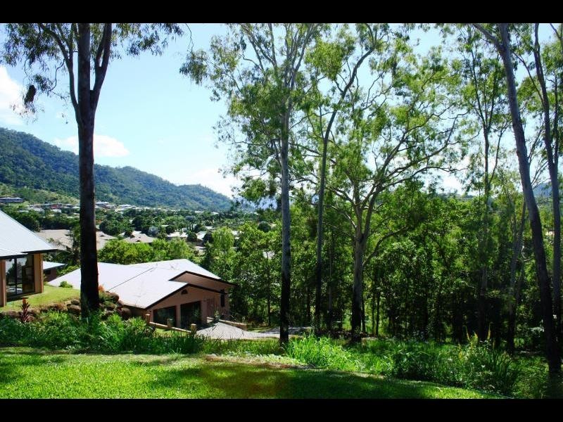 13 Eleanor Close, Mooroobool QLD 4870