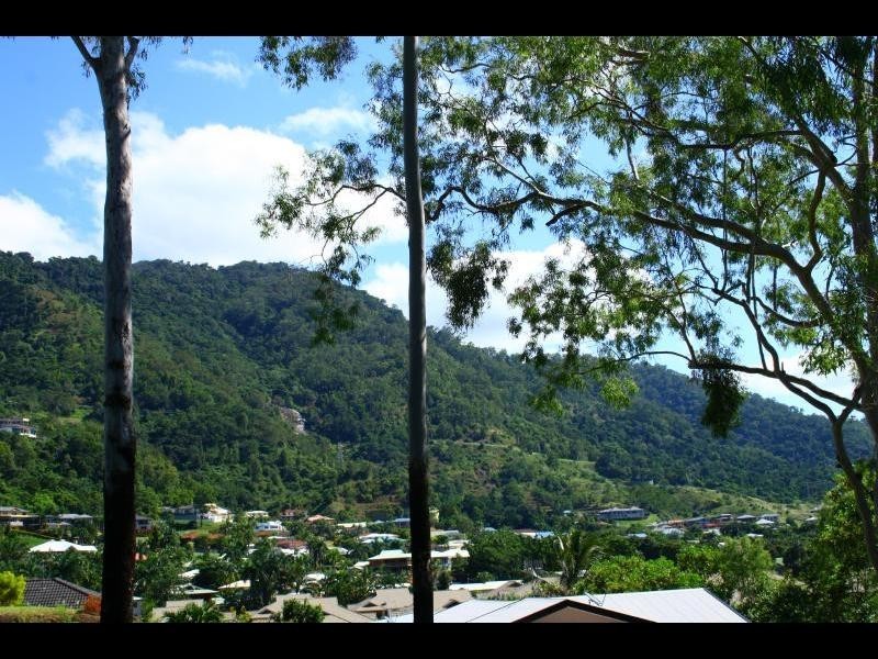 13 Eleanor Close, Mooroobool QLD 4870