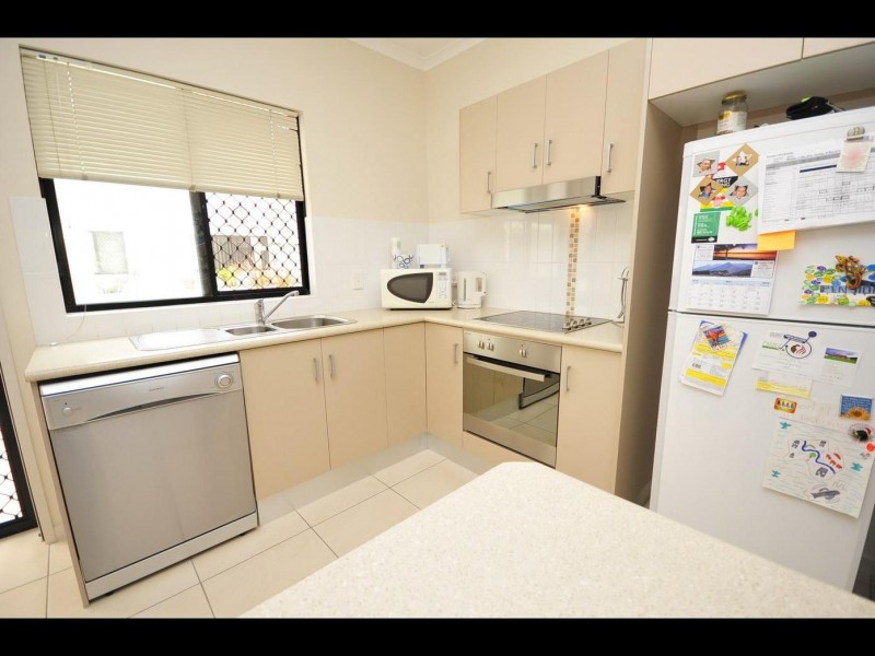 2/376 Severin Street, Parramatta Park QLD 4870