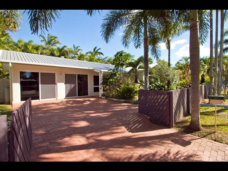 23 Magnolia Street, Holloways Beach QLD 4878