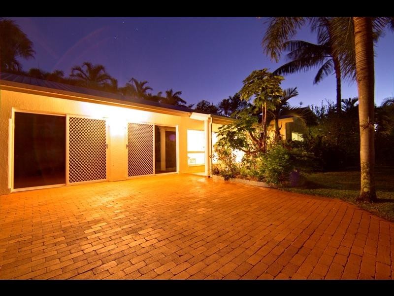 23 Magnolia Street, Holloways Beach QLD 4878