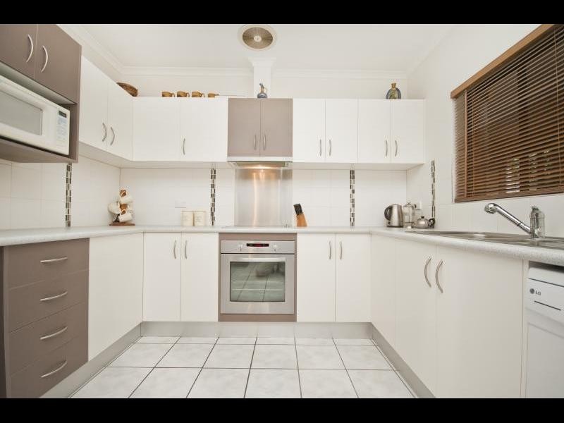 25 Pepperina Street, Mooroobool QLD 4870