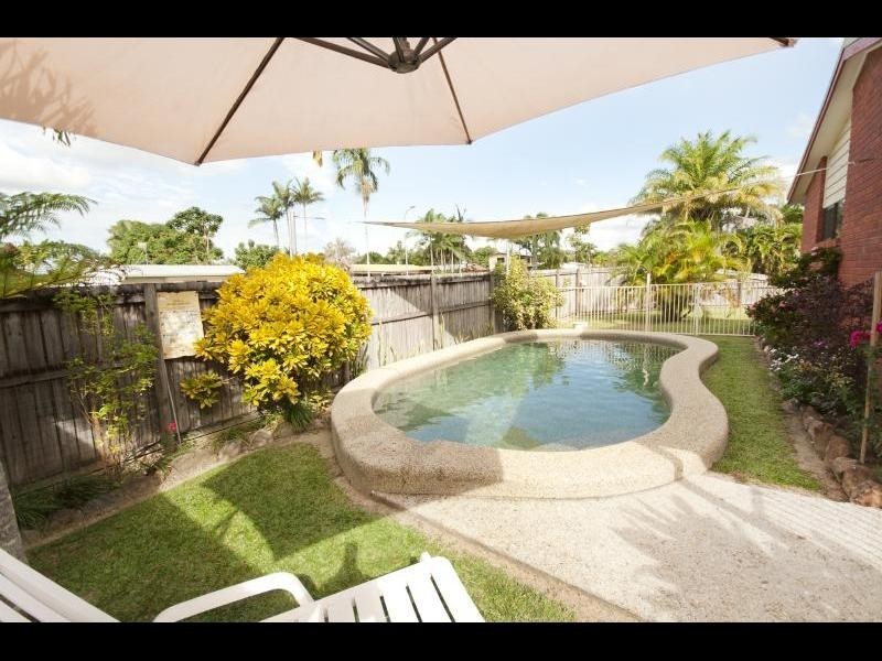 25 Pepperina Street, Mooroobool QLD 4870