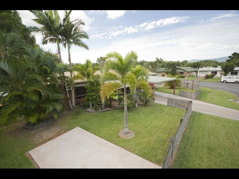 25 Pepperina Street, Mooroobool QLD 4870