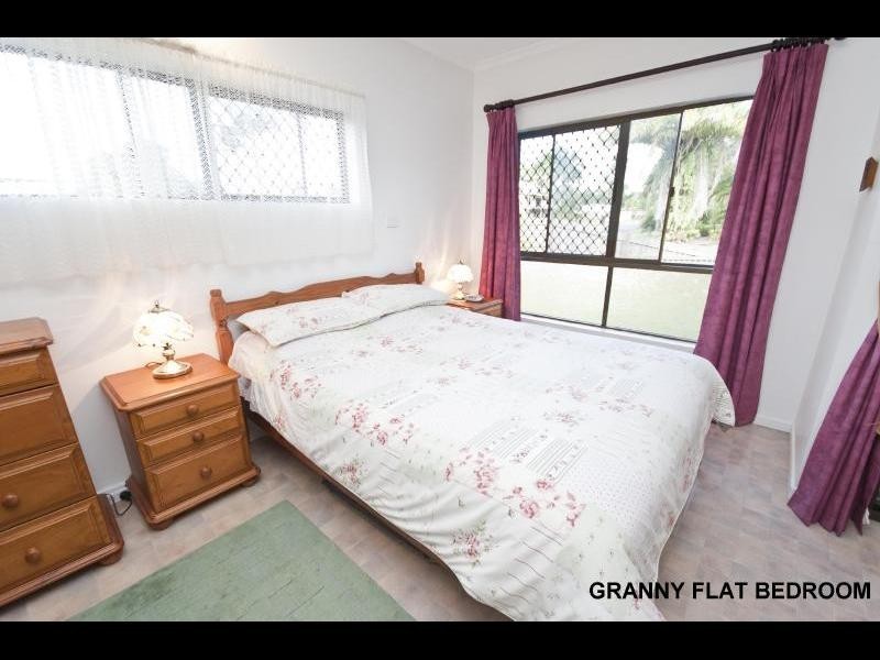 25 Pepperina Street, Mooroobool QLD 4870